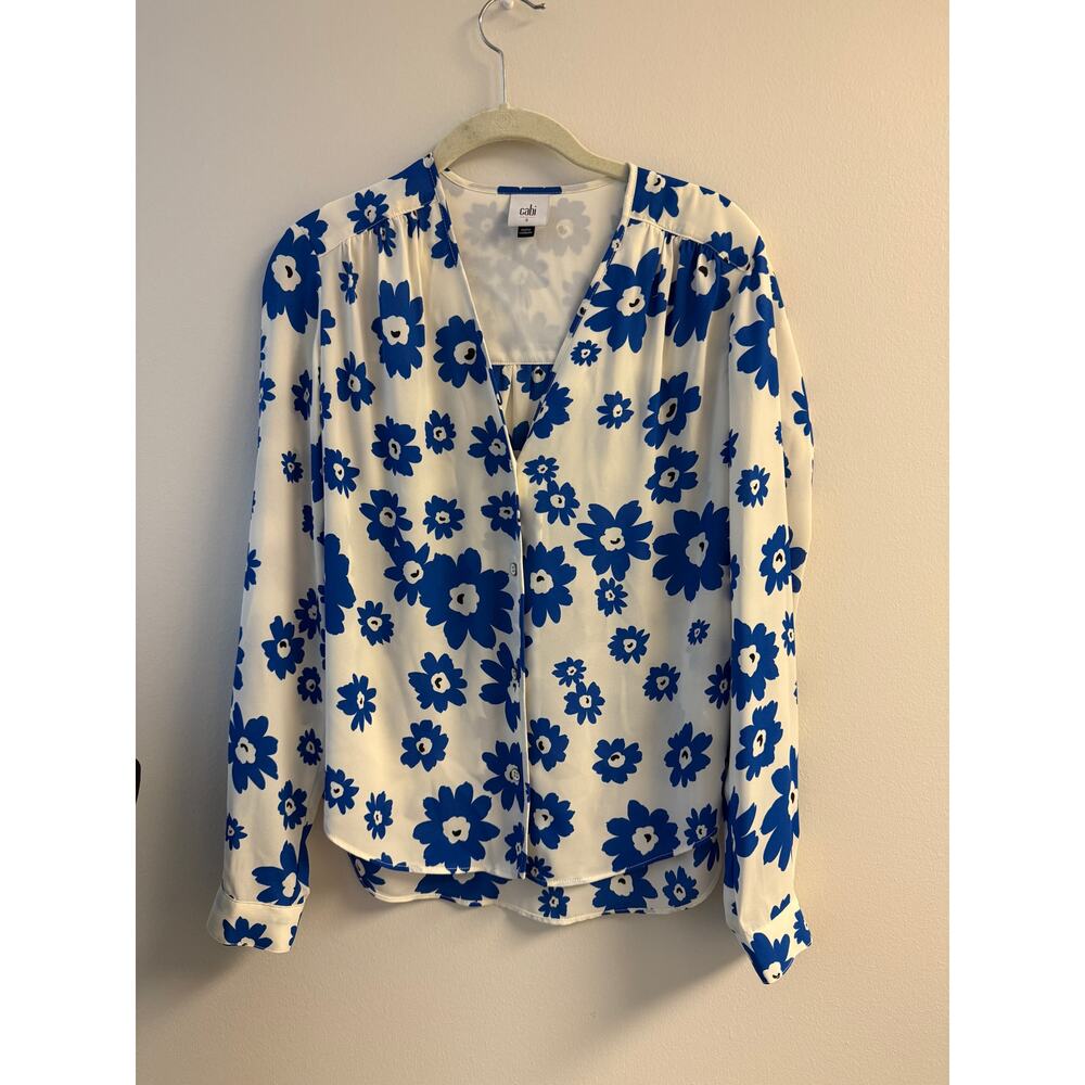 Cabi Floral Blouse – Blue & White Daisy Print – Size Small